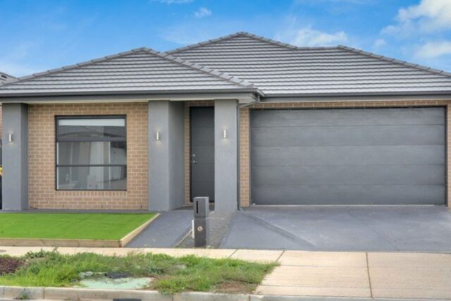 11 Camphor Gr, ROCKBANK  VIC  3335