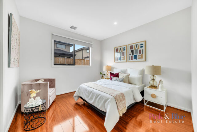 12 Hampshire Avenue, ROCKBANK  VIC  3335